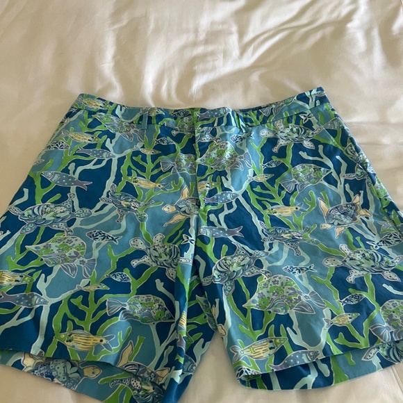 Men's Lilly Pulitzer Shorts - Picture 2 of 4